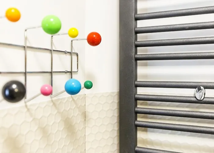 Insopot - Picasso - Near The Sea